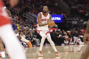 开云登录-包含里程碑夜！纽约尼克斯造点机会；NBA常规赛集结日刷纪录；质疑声仍在；资深球员宣示担当的词条