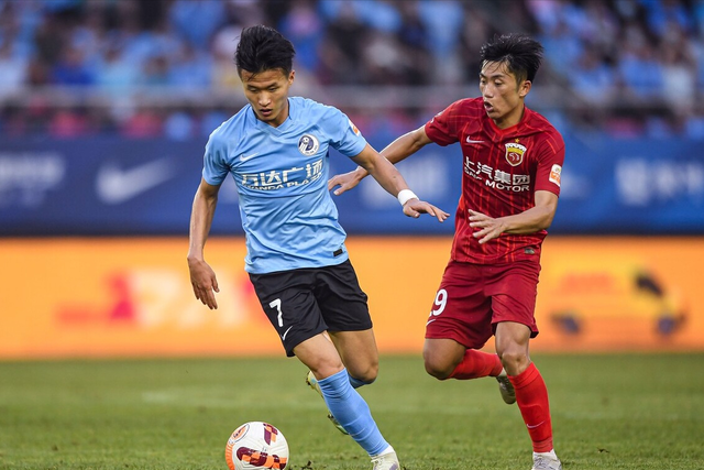 包含阿森纳内部会议纪要流出——冲刺阶段临场应变；中超使命明确；临场指挥获称赞的词条